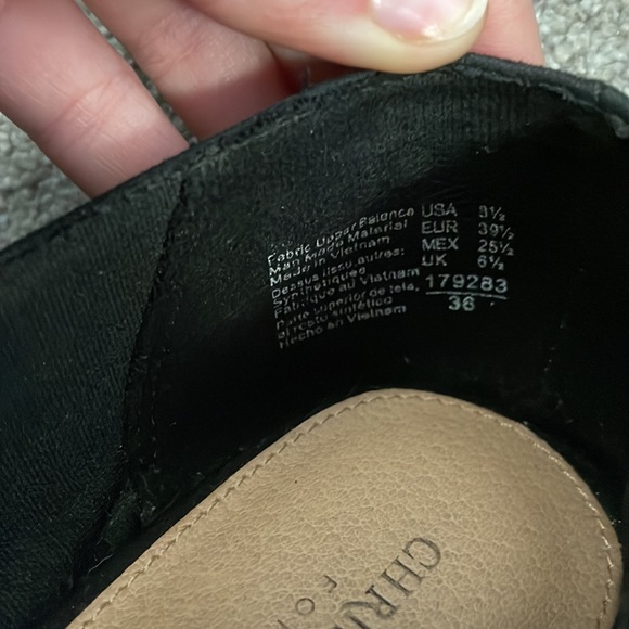 Black flats with bow. Christian Siriano for Payless. Lightly worn. Size: US 8.5 - Picture 3 of 5